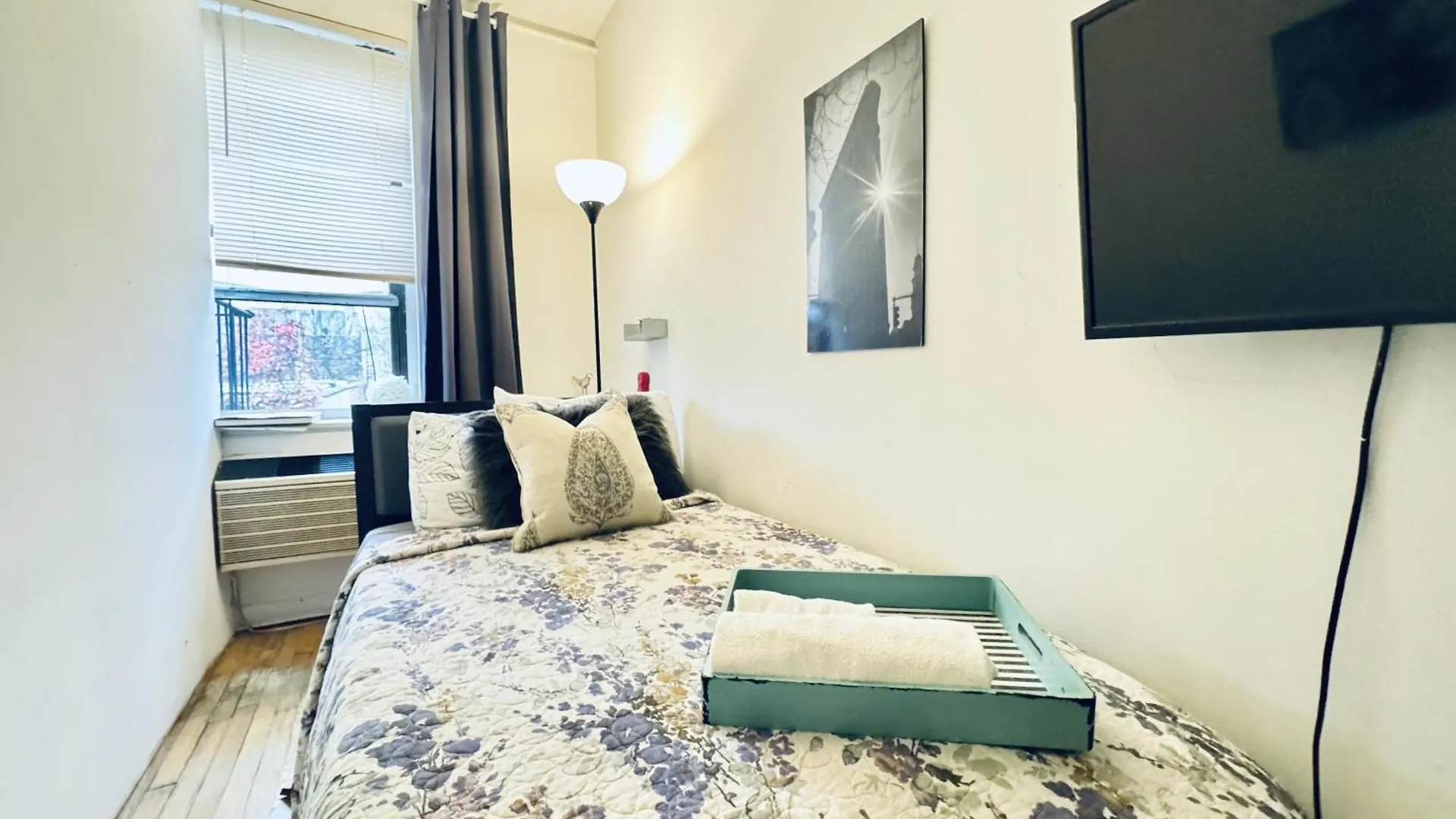 Long Room In Shared Apartment In Ues - Manhattan New York Gasthof